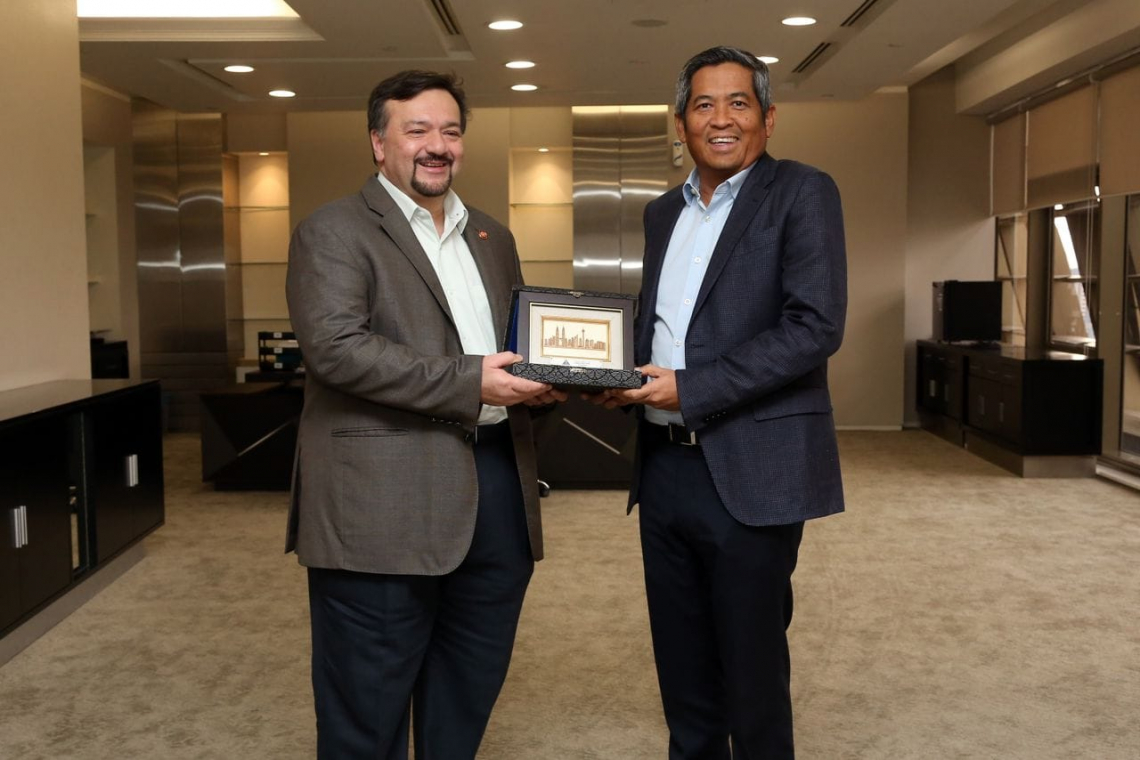 Kunjungan Hormat Ketua Pegawai Eksekutif LHDNM Ke Atas Menteri Kewangan II